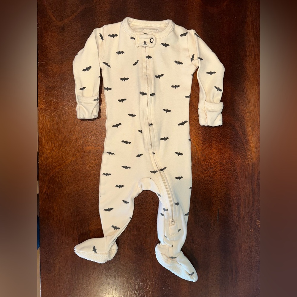 🎃L'ovedbaby Halloween Organic Cotton Onesie with Bat Print
